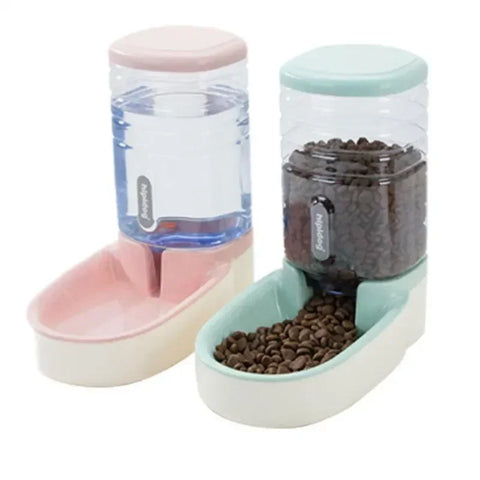 Pet feeding station for puppies and small pets