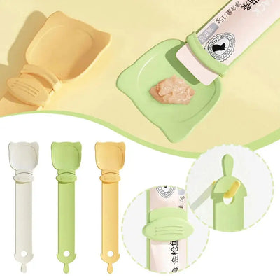 Pet food scoop and squeezer for liquid snacks
