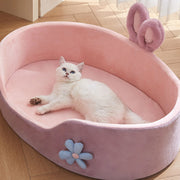 Four-season cat and dog bed for indoor use