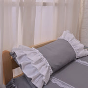 Removable and washable pet bed in solid wood with cozy bedding