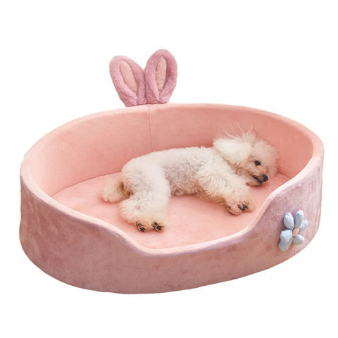 All-season pet sleeping bed with washable parts