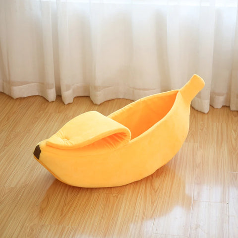 Banana-shaped pet bed for cats and small dogs